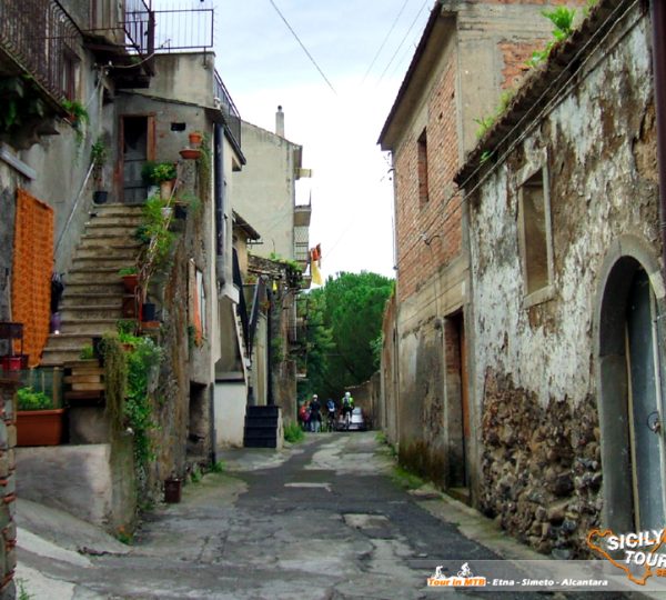 Esperienze Mountain Biking - Alcantara River MTB Tour - © Sicily Bike Tourist Service 03