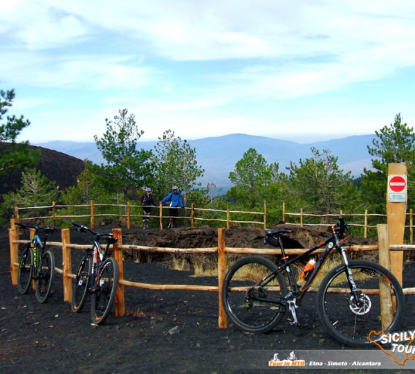 Esperienze Mountain Biking - Etna Mountain Bike Tour - © Sicily Bike Tourist Service 05